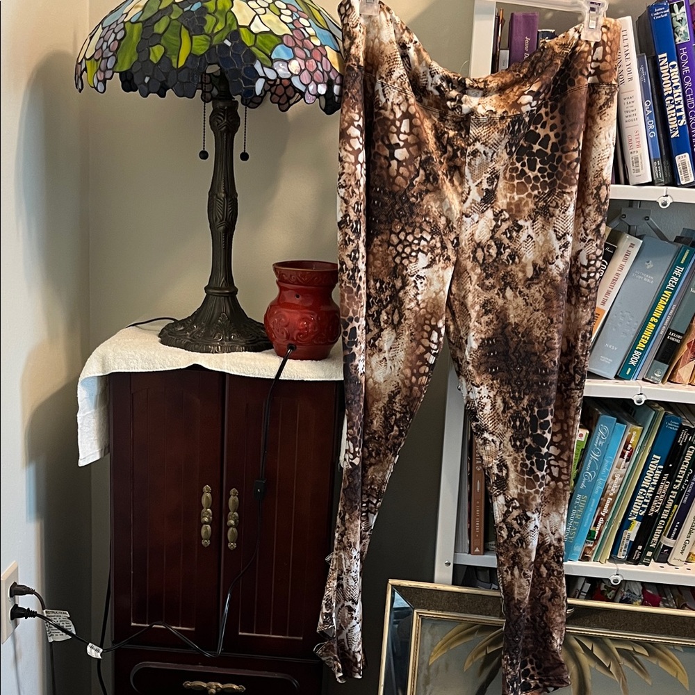 Pamela McCoy Brown Animal Print Leggings